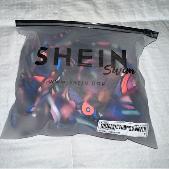 SHEIN Bikini set with head scarf - Picture 6 of 8